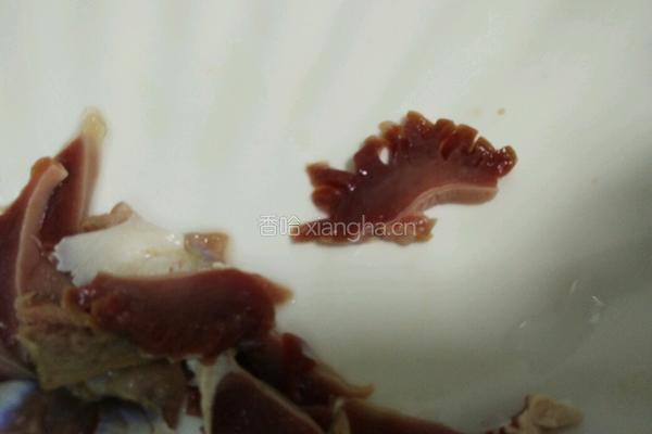 芹菜炒胗花的做法图解1