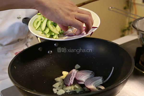 洋葱黄瓜炒鸡蛋的做法图解6