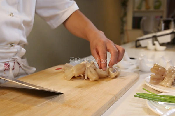 葱烧牛蹄筋的做法图解1