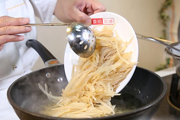 黄豆炒水疙瘩的做法图解5