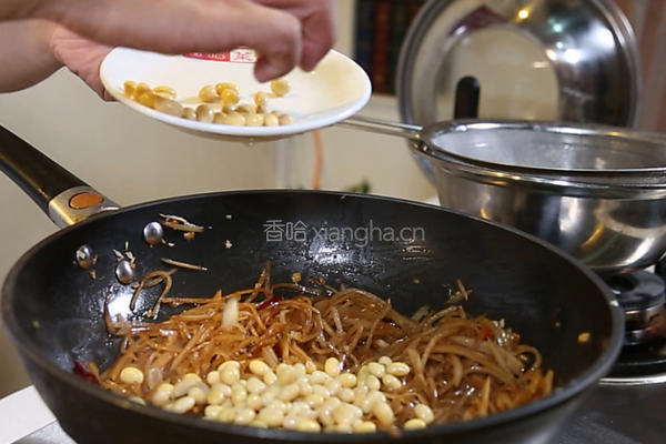 黄豆炒水疙瘩的做法图解8