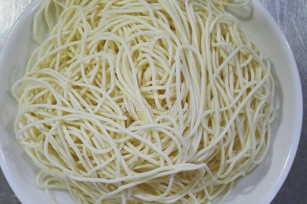 鲜椒牛肉面的做法图解2