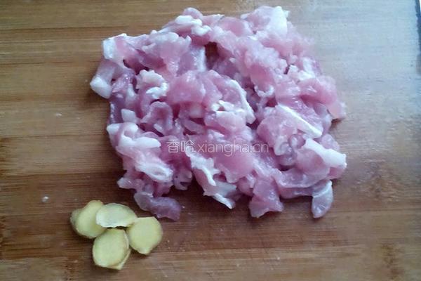 西兰花炒肉的做法图解2