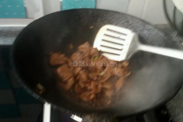 肉片炒蒜黄的做法图解3