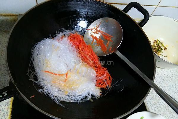 蒜香胡萝卜粉丝的做法图解5