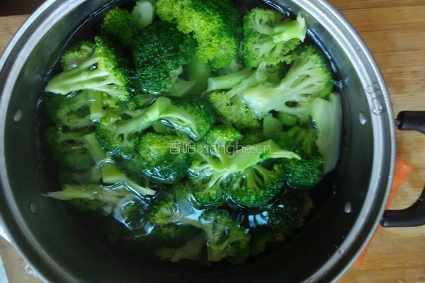 西红柿炒西兰花的做法图解3