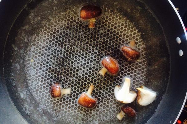 青菜鸡蛋面的做法图解2