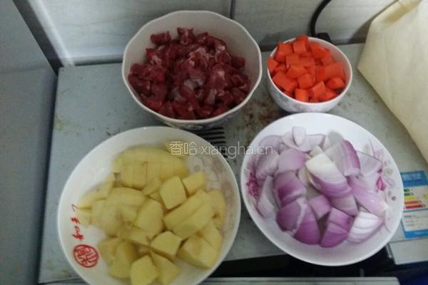 菜鸟咖喱牛肉饭(首次尝试)的做法图解1
