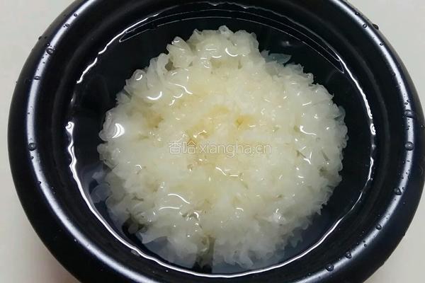 银耳紫薯糖水的做法图解2