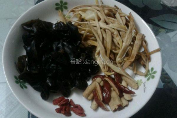 金针云耳蒸滑鸡的做法图解2