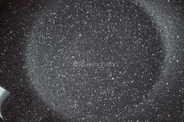 西兰花金针菇蒸排骨的做法图解4