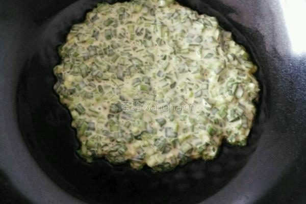 韭菜鸡蛋饼的做法图解6