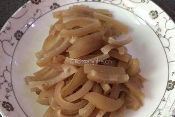 猪皮炒酸豆角的做法图解3