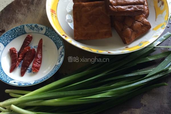 韭菜炒香干的做法图解1
