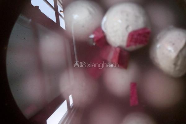 黑糯米芝麻馅汤圆煮紫薯甜酒鸡蛋的做法图解3