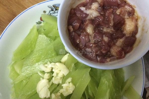 莴笋肉丝的做法图解1