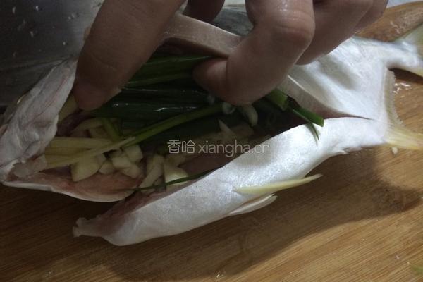 清蒸鲳鱼的做法图解4