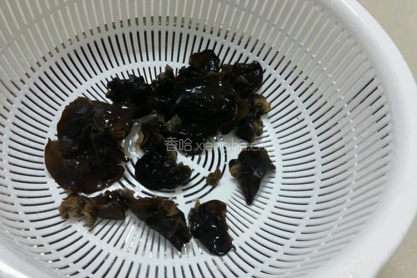 芹菜炒木耳的做法图解4