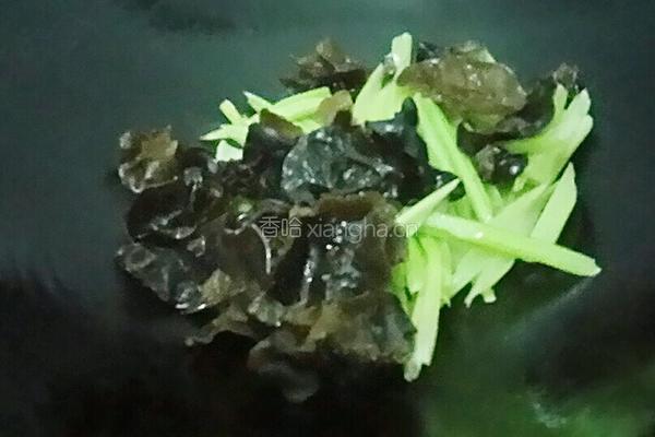 芹菜炒木耳的做法图解6
