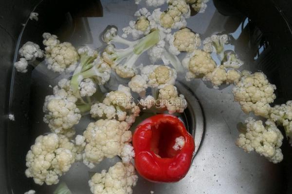 小炒菜花的做法图解1