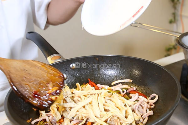 豆瓣腐竹鱿鱼丝的做法图解8