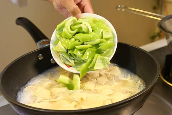 尖椒炒豆皮的做法图解4