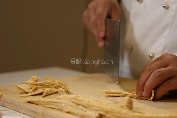 腐竹肉片的做法图解1