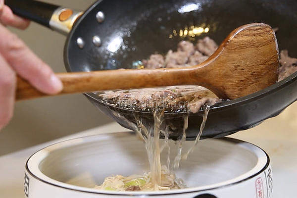 金针菇汆肥牛的做法图解9