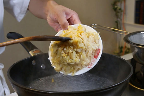 酸菜炒肉丝的做法图解5