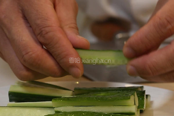 麻酱黄瓜条的做法图解1