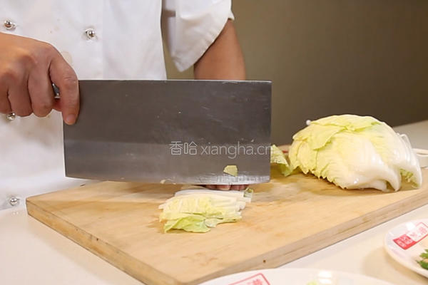 白菜炒鲜蘑的做法图解1