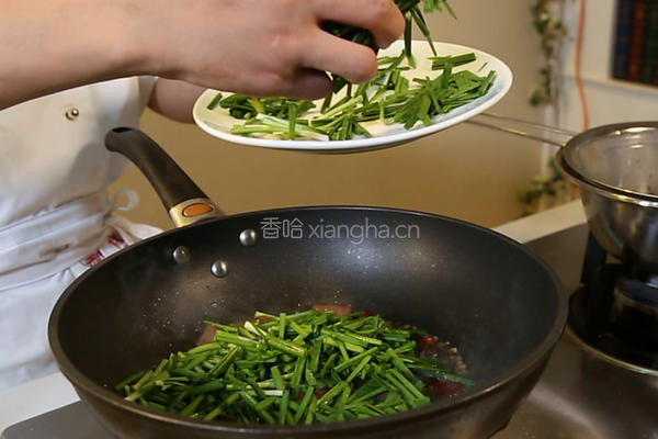 韭菜炒鸭血的做法图解7