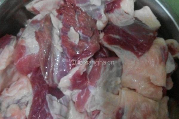红烩土豆烧牛腩的做法图解1