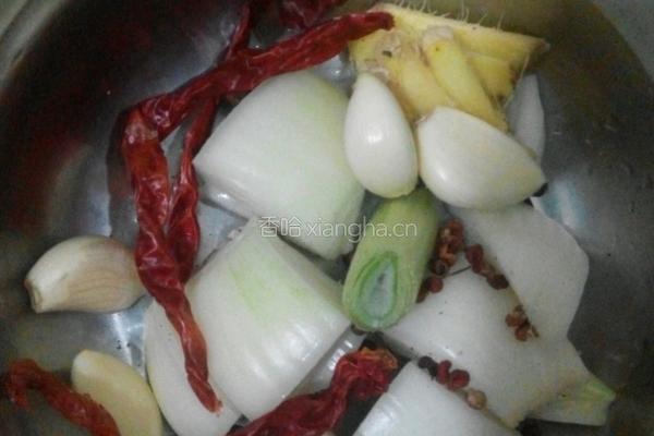 红烩土豆烧牛腩的做法图解2