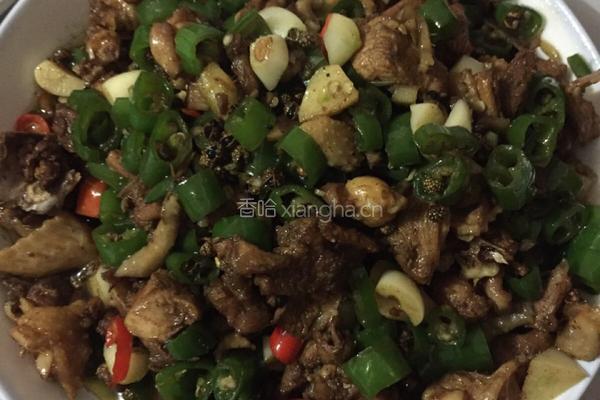 尖椒鸡的做法图解1