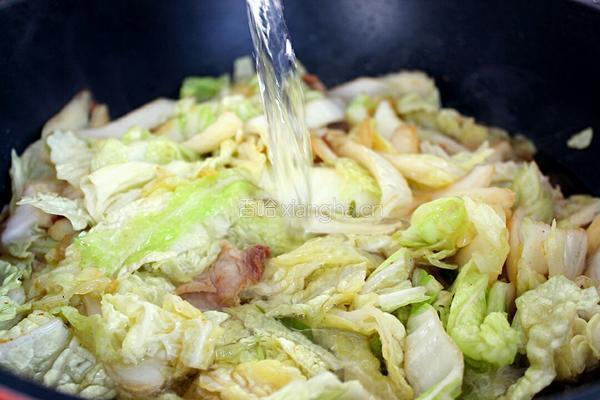 大白菜炖冻豆腐的做法图解6