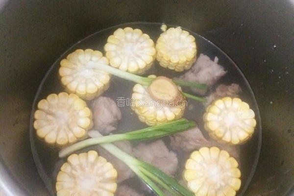 香甜玉米排骨汤的做法图解4