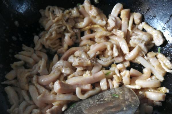 蒜苗炒肉丝的做法图解2