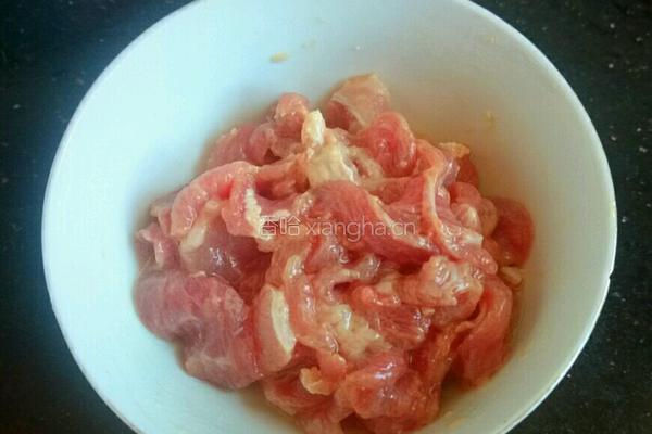 青豌豆瘦肉汤的做法图解2