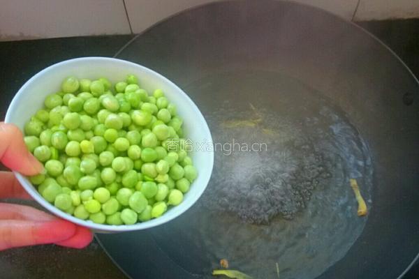 青豌豆瘦肉汤的做法图解3