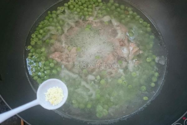 青豌豆瘦肉汤的做法图解6