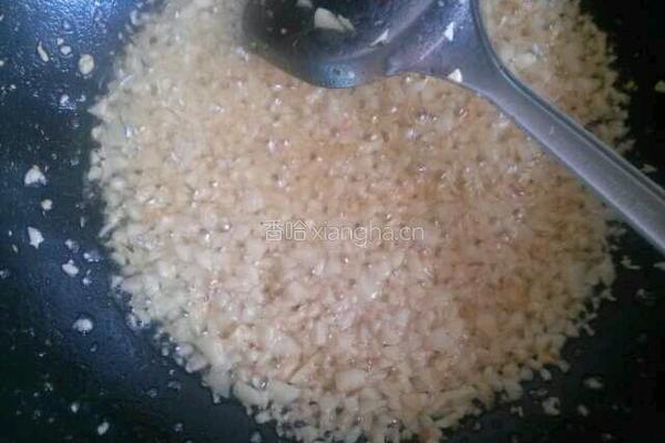 蒜蓉辣酱酿豆腐的做法图解1