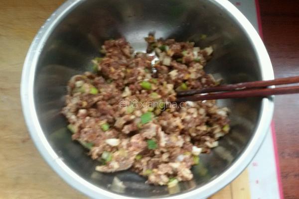 牛肉白菜馅饼的做法图解2