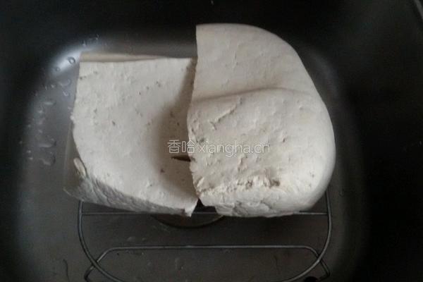 炸豆腐的做法图解1