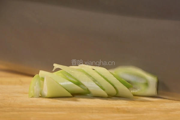 芹菜炒肉丝的做法图解4