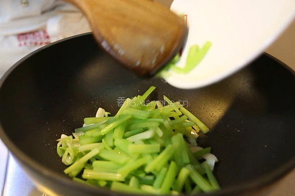 芹菜炒肉丝的做法图解9