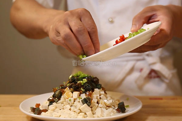 皮蛋豆腐的做法图解5