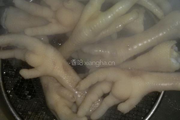 蒜蓉辣酱炒鸡爪的做法图解1