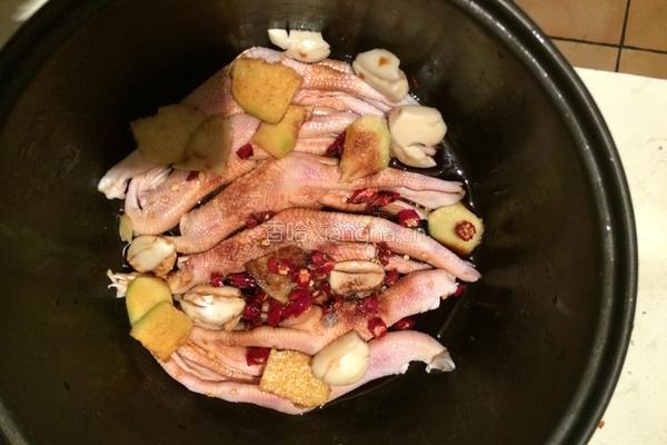 电饭煲酱香鸭脚的做法图解5