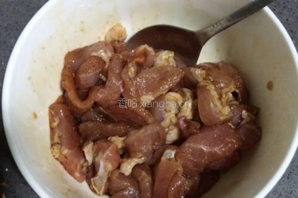 香菇炒肉的做法图解3